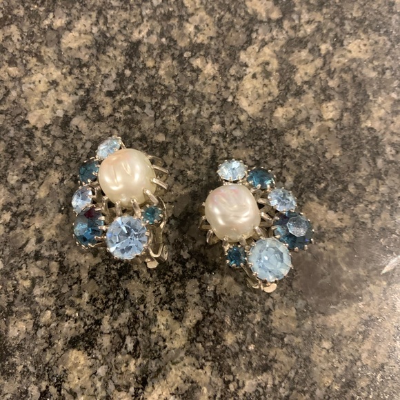 Albert Weiss Jewelry - Weiss vintage beautiful crescent shape earrings